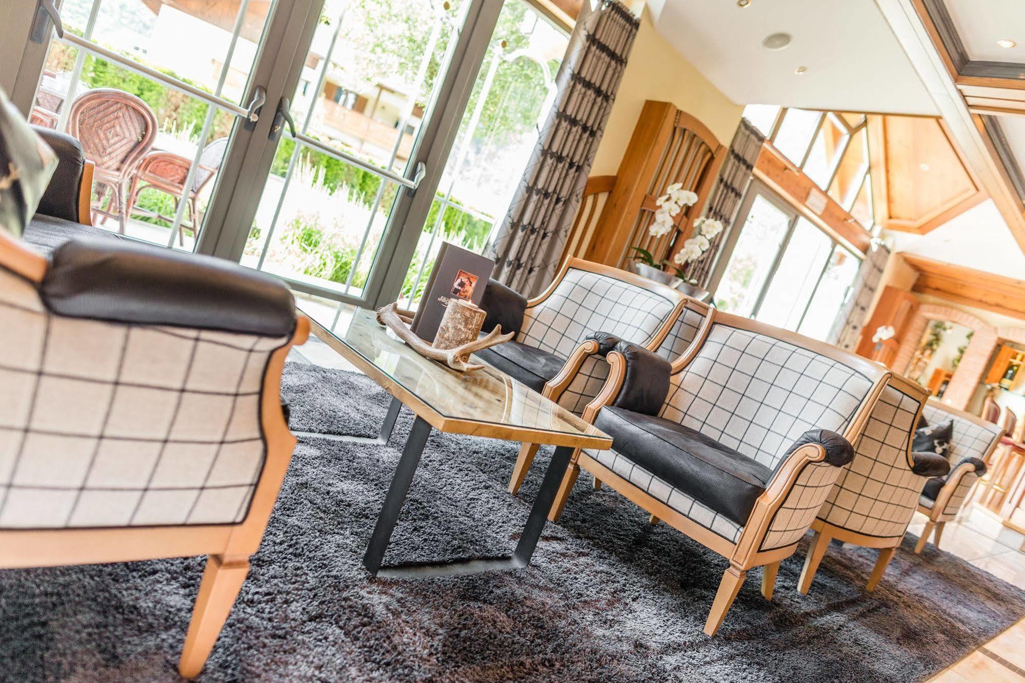 Dolcevita Hotel Jagdhof Laces Luaran gambar