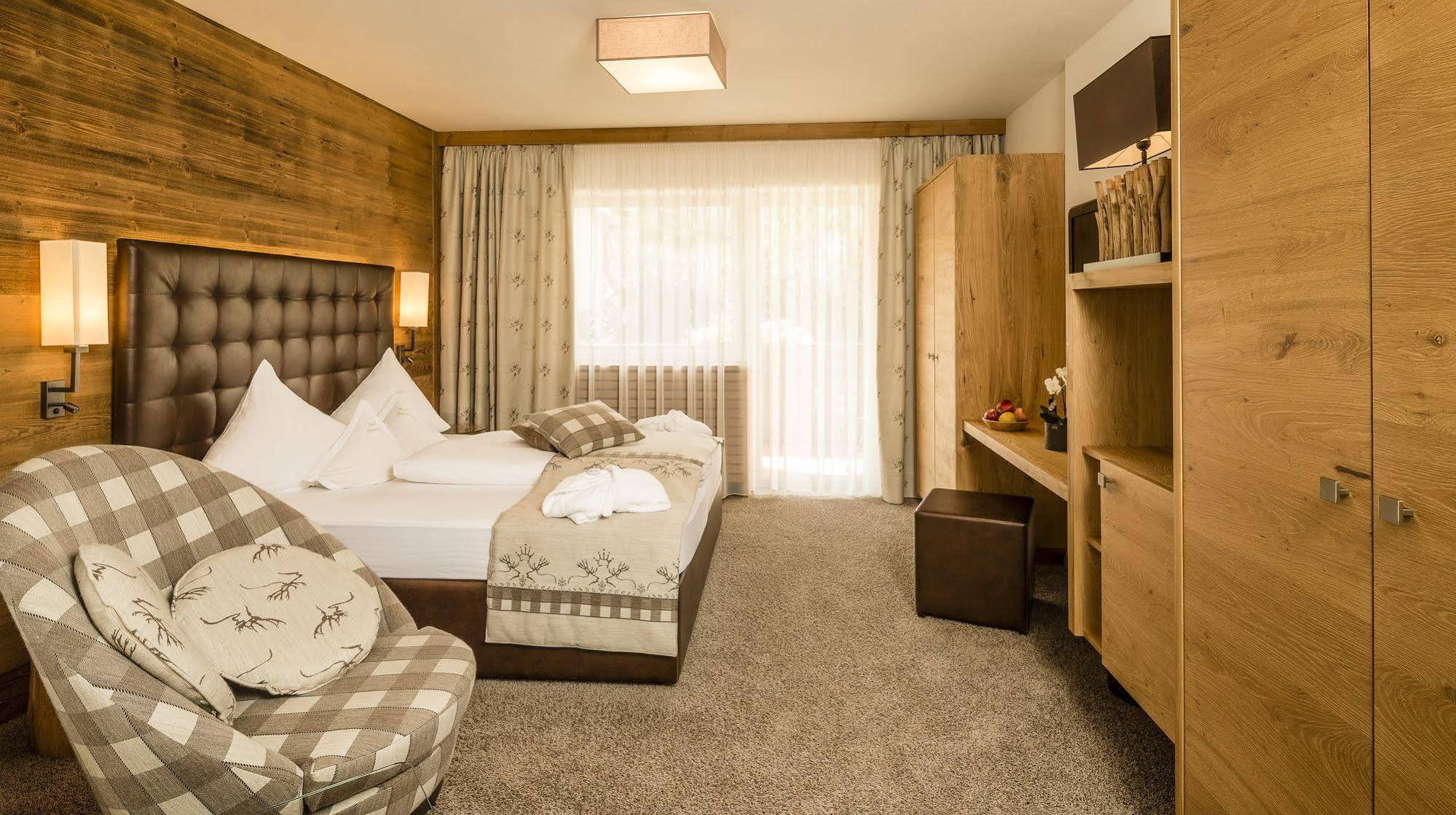 Dolcevita Hotel Jagdhof Laces Luaran gambar